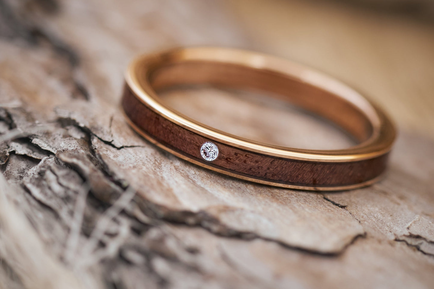 Damenring Holz in Rosegold mit Stein