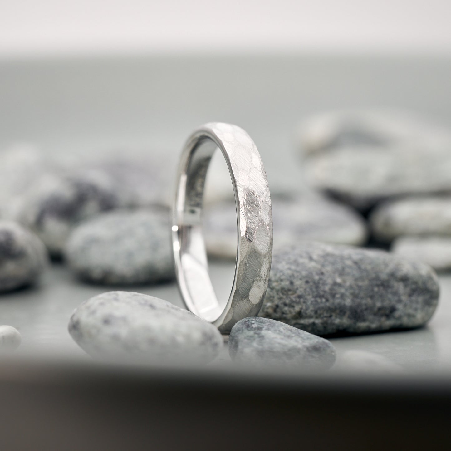 Luna Damenring 3,5mm gehämmert aus Wolfram von Fablano