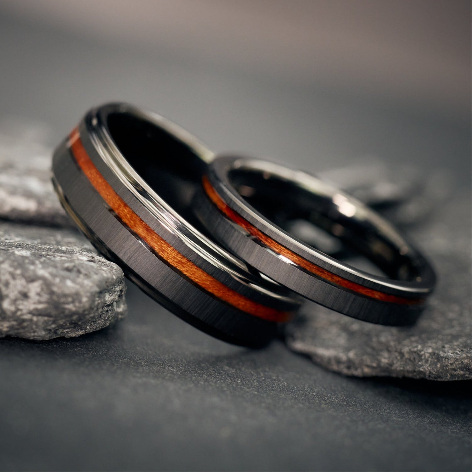 Partnerringe aus Holz Schwarz Velor von Fablano