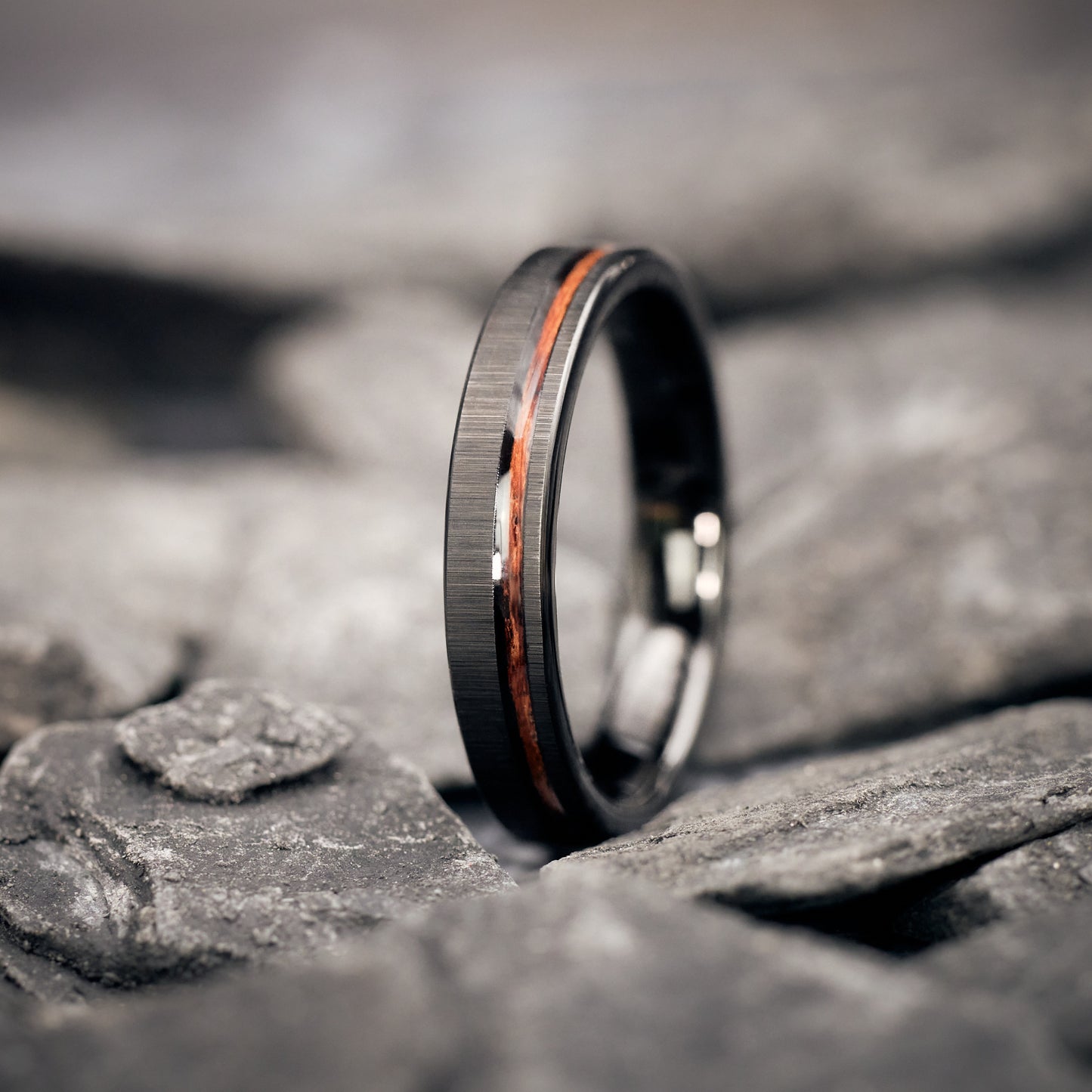 Verlobungsring Holz in Schwarz Velor von Fablano