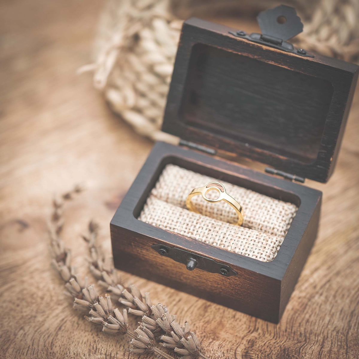 Gold Ring mit Holz von Fablano Circulino