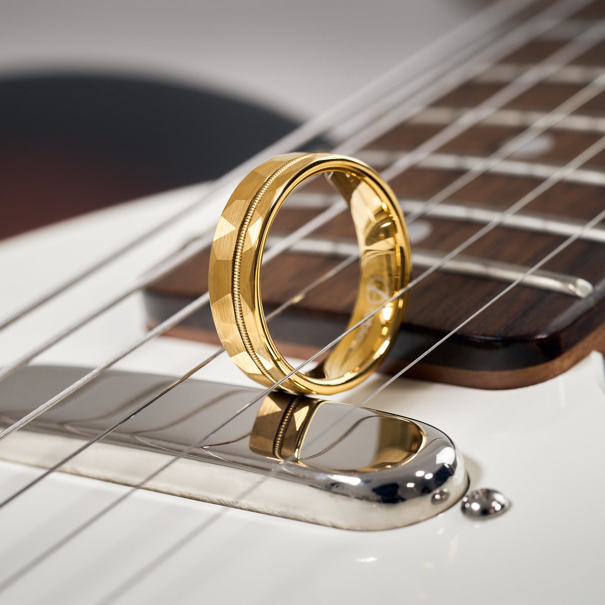 Akkorda Gitarrenring in Gold, ein Unikat von Fablano