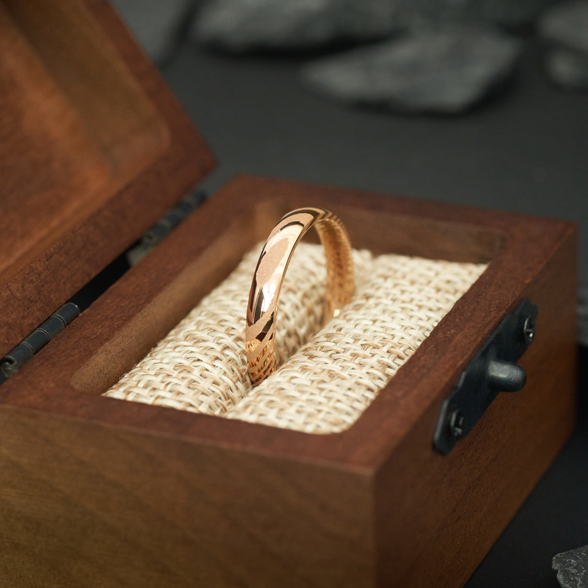 Ring aus Damaskusstahl in Roségold Kavora von Fablano