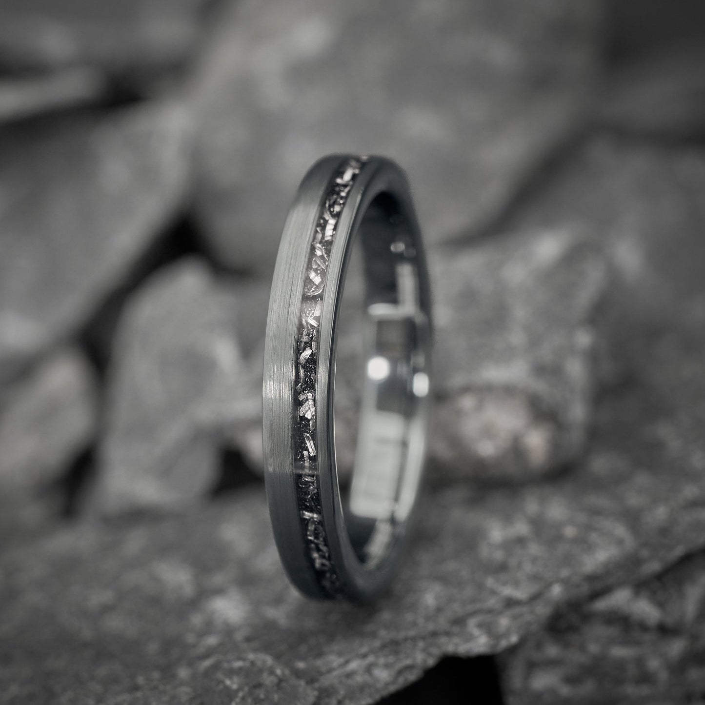 Damenring mit Meteoritengestein Graphit Nova von Fablano