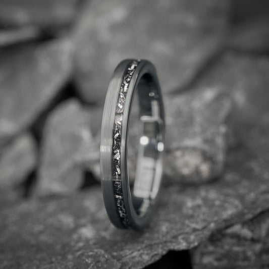 Damenring mit Meteoritengestein Graphit Nova von Fablano