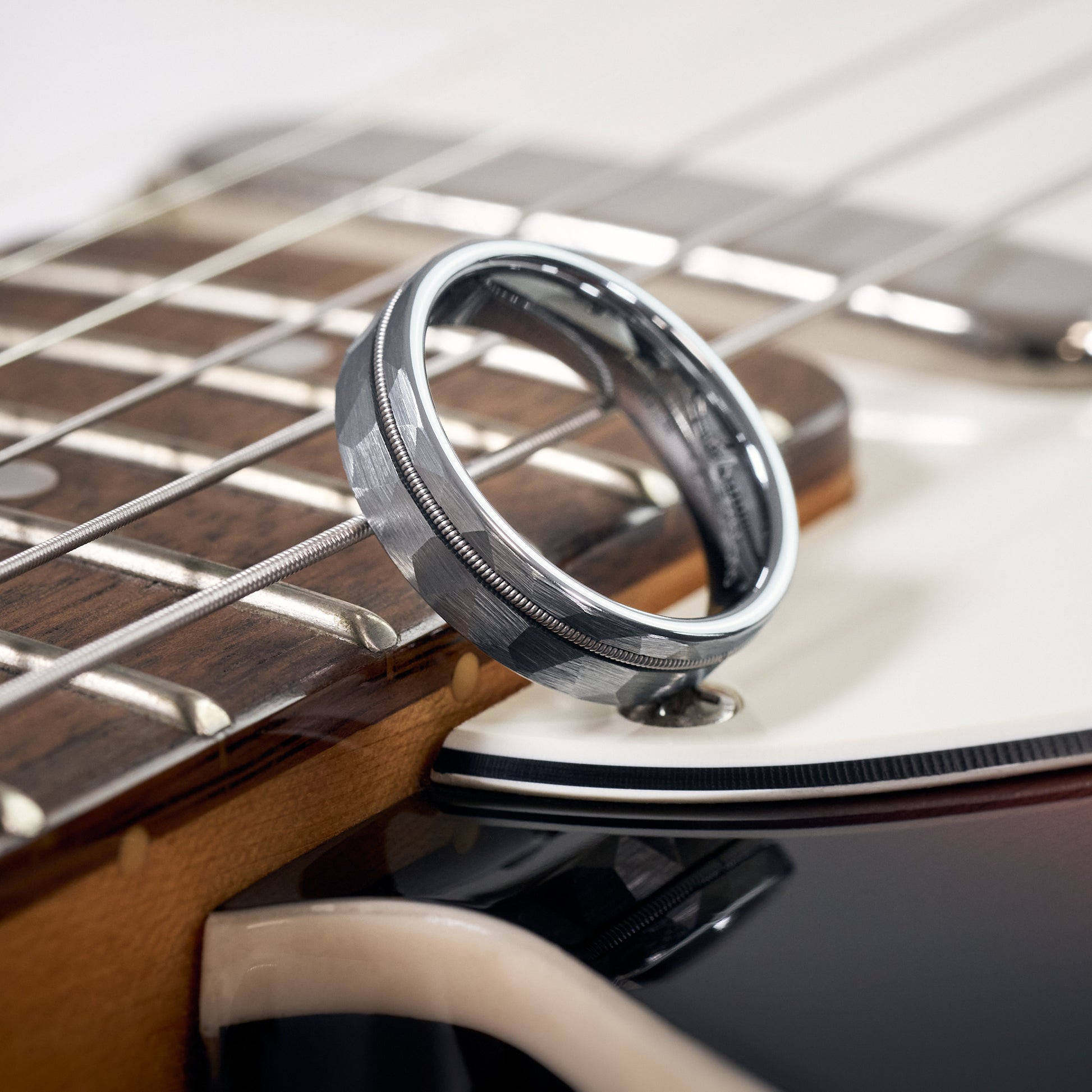 Echte Gitarrensaite in Ring Silber von Fablano