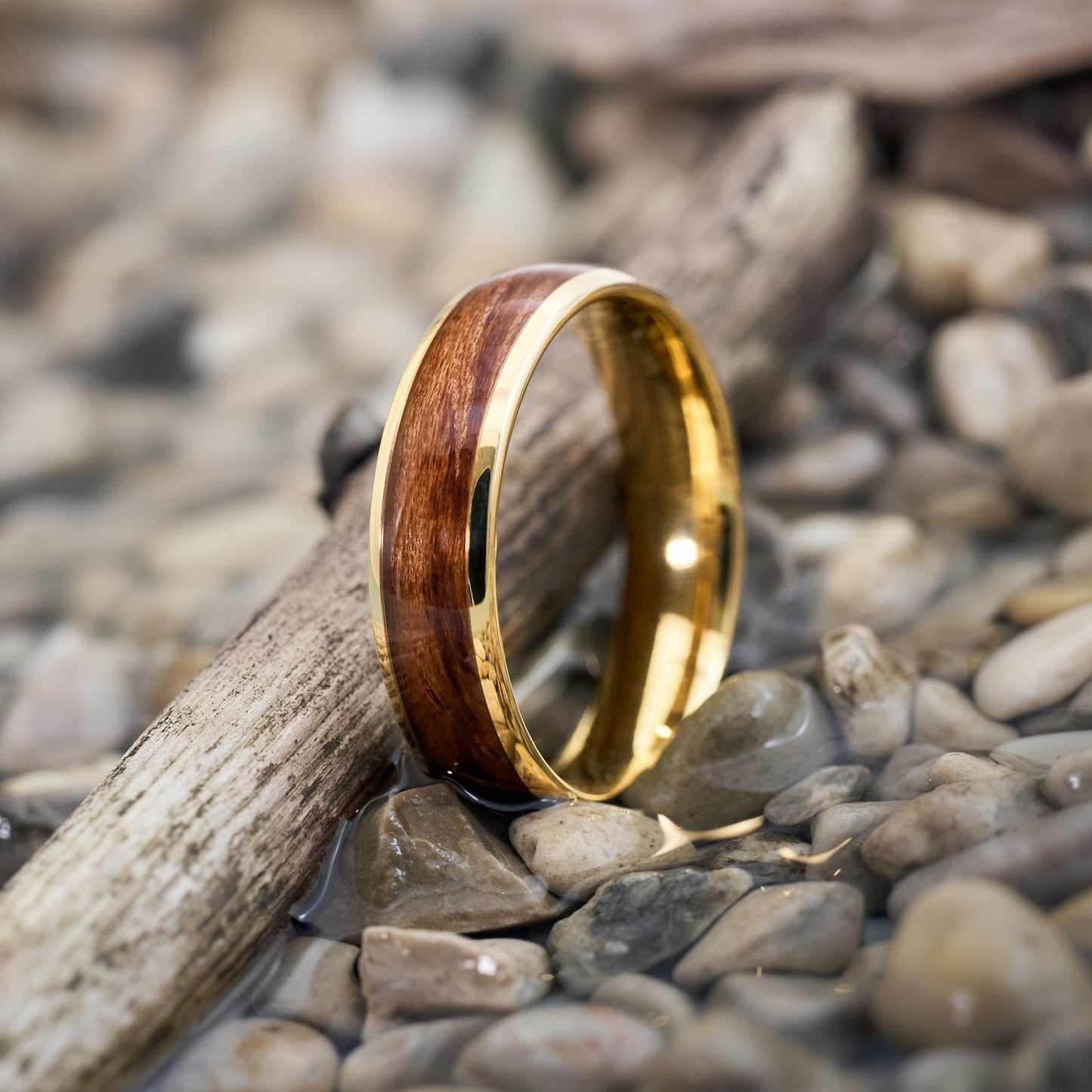 Ehering aus Holz in Gold Elano von Fablano