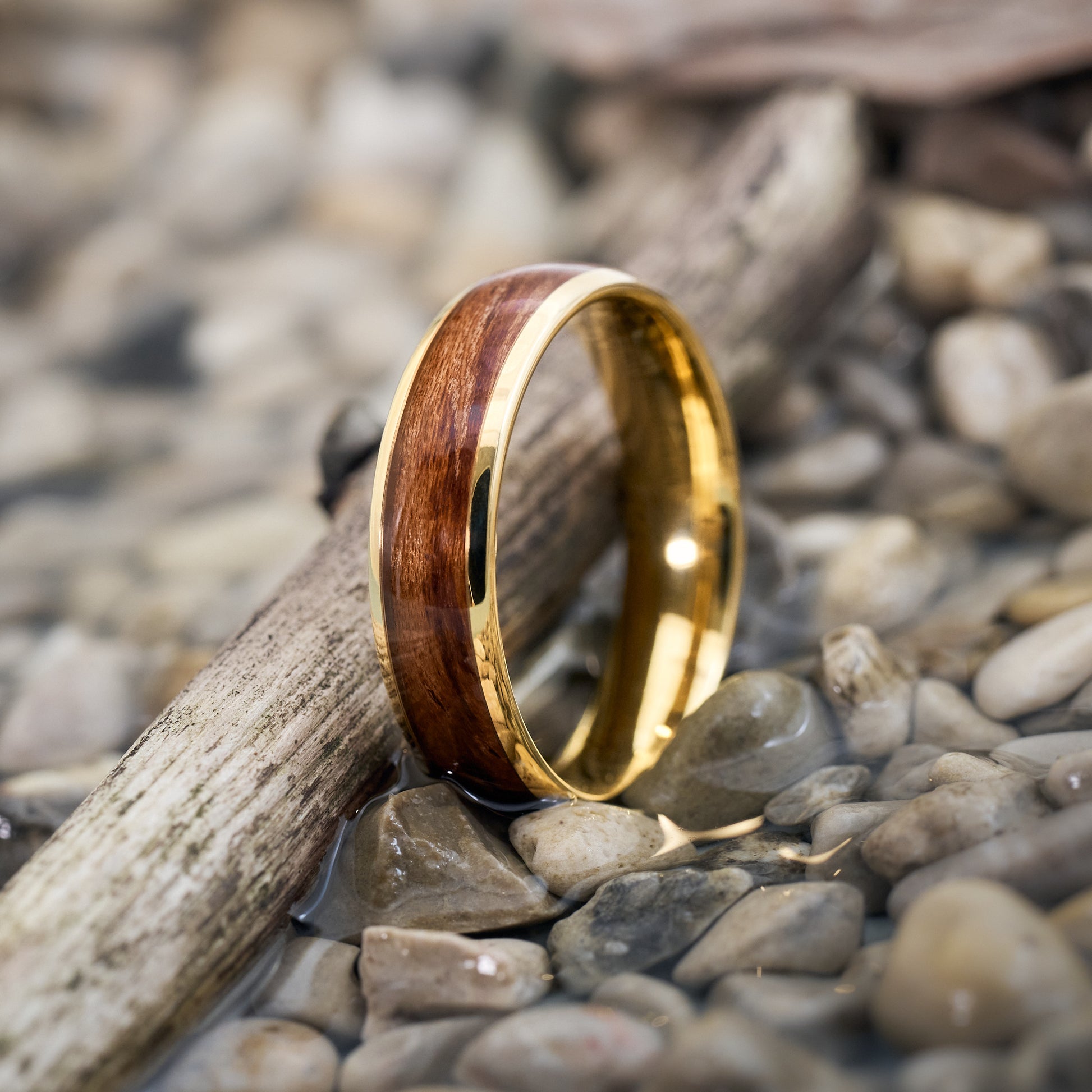 Ehering aus Holz in Gold Elano von Fablano