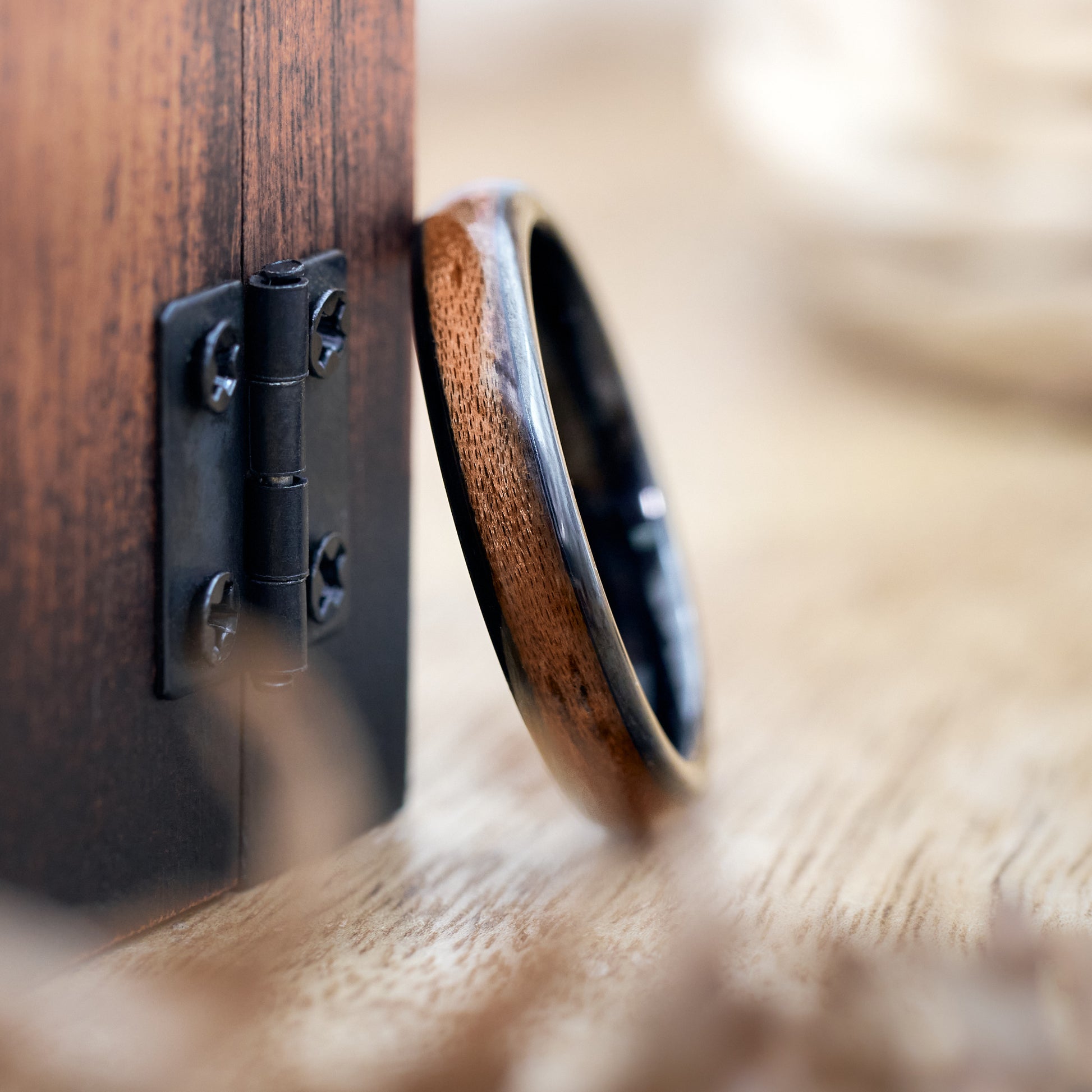 Ehering aus Holz in Schwarz Elano von Fablano