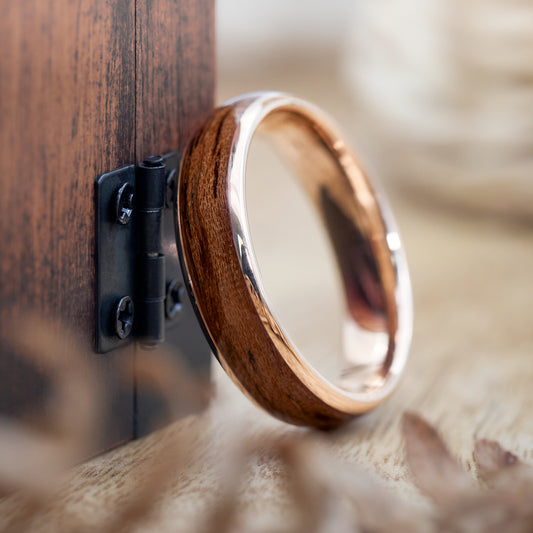 Ehering aus Holz in Rosé Elano von Fablano