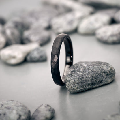 Freundschaftsringe Schwarz Luna gehämmert aus Wolfram in 3,5mm und 5mm von Fablano