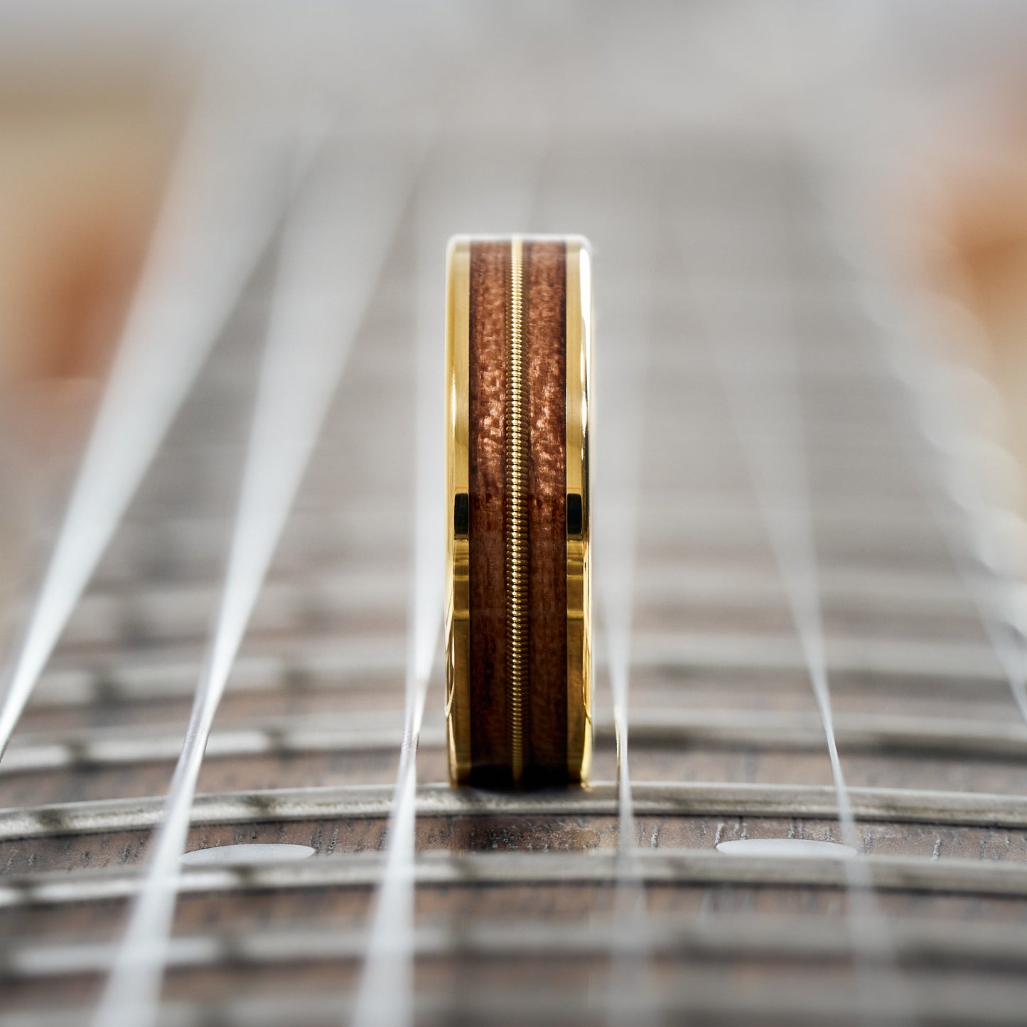Eleganter Holzring Guitara Gold von Fablano