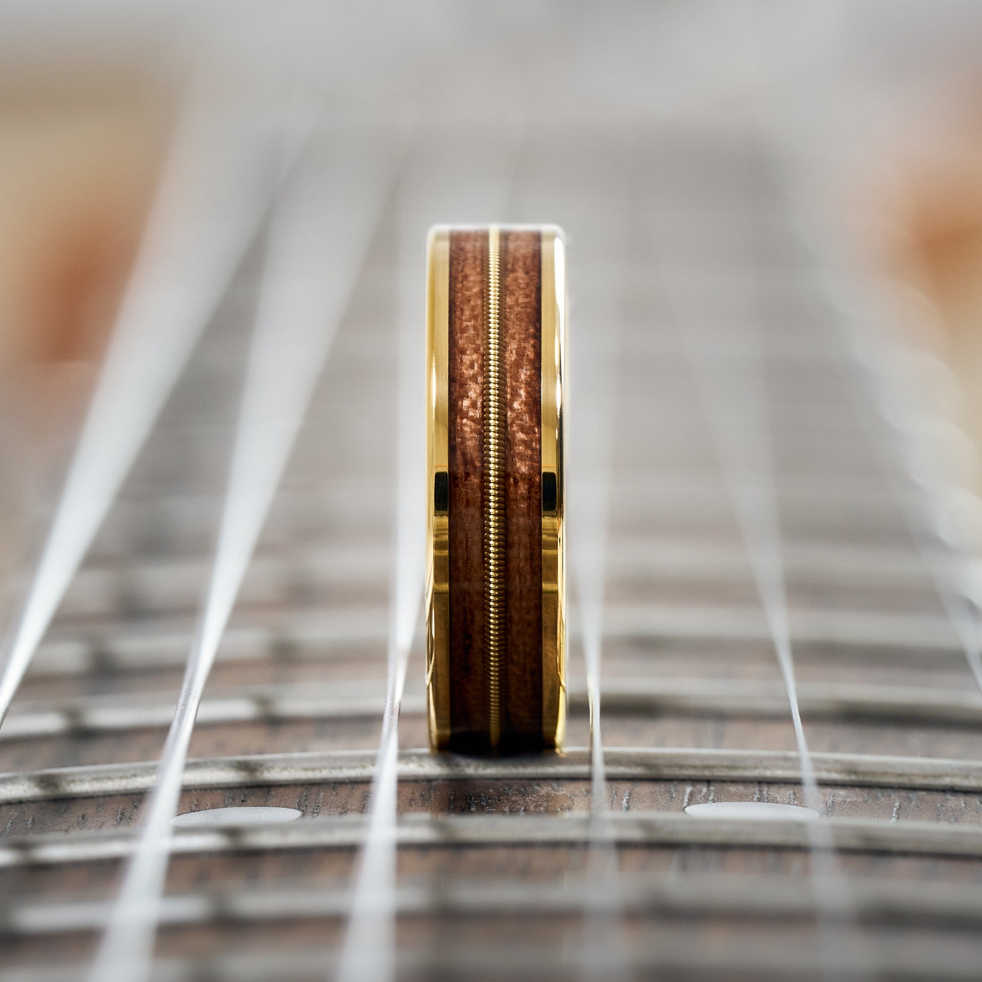 Eleganter Holzring Guitara Gold von Fablano