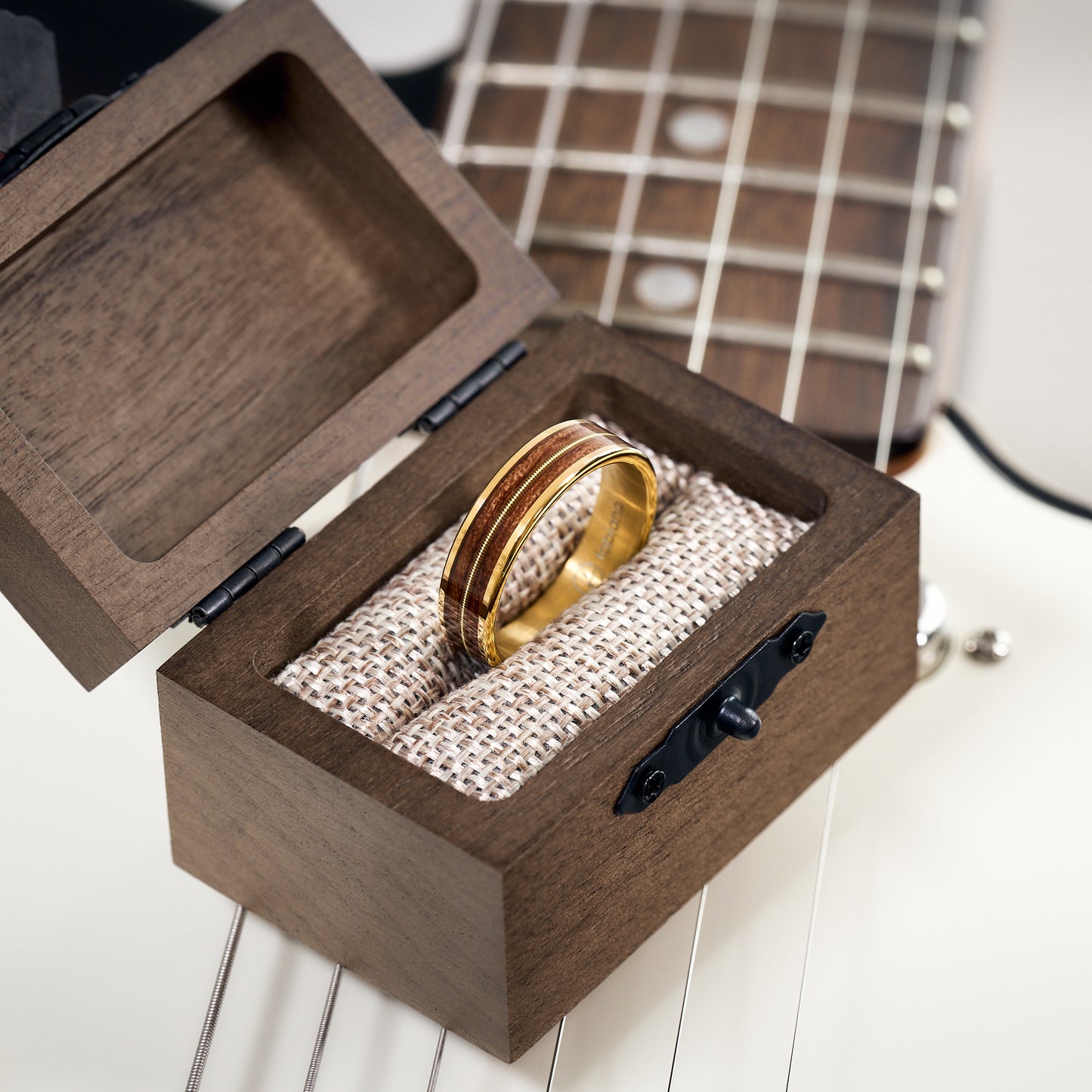 Guitara Holzring Gold elegant von Fablano