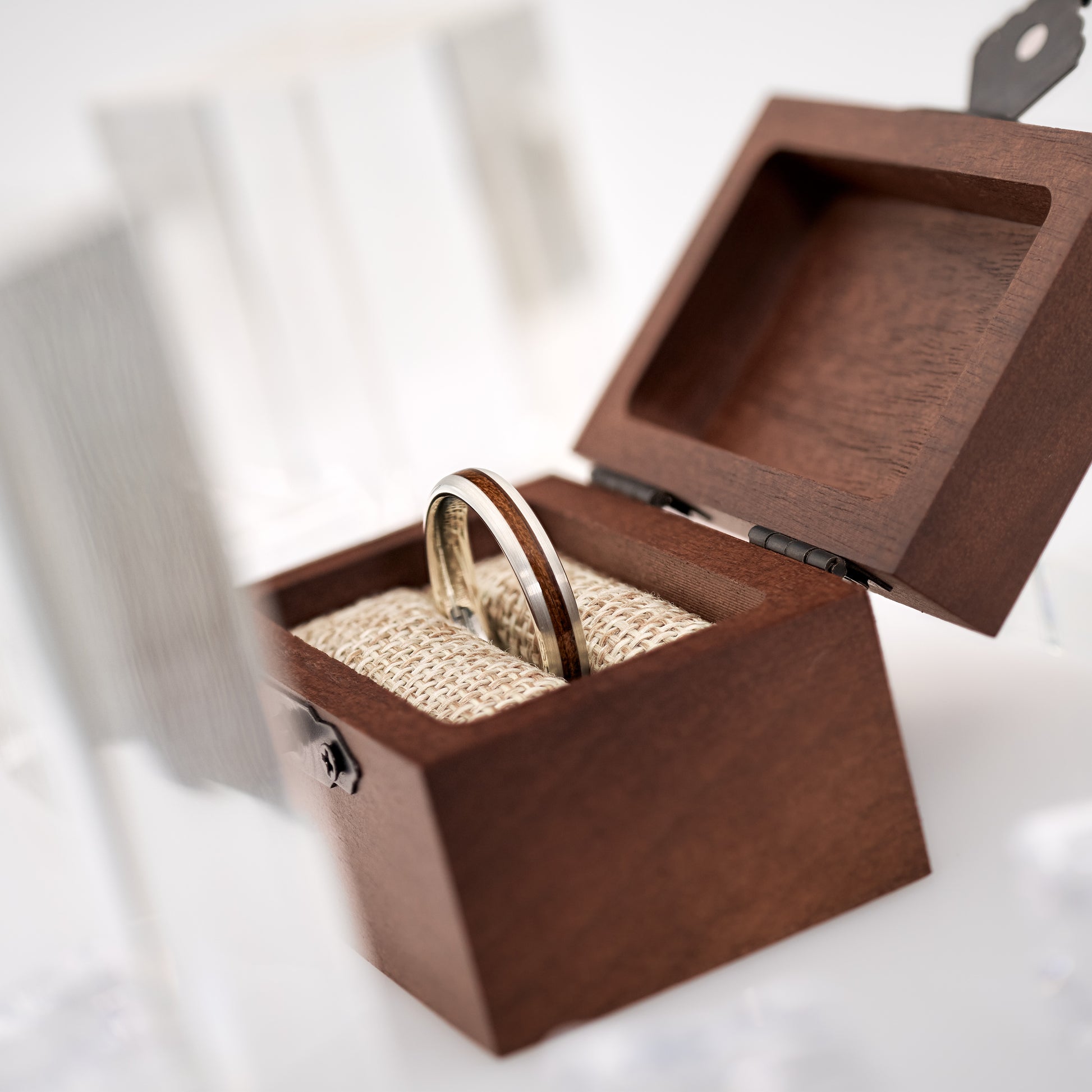 Holz Verlobungsring Weißgold Avero von Fablano