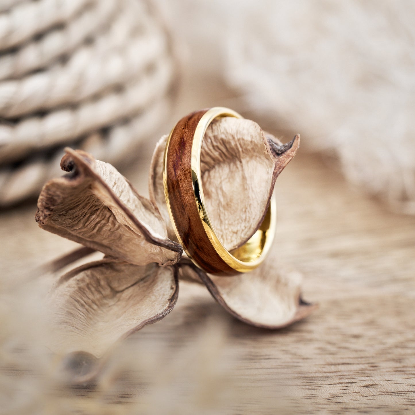 Verlobungsring in Gold aus Holz Elano von Fablano