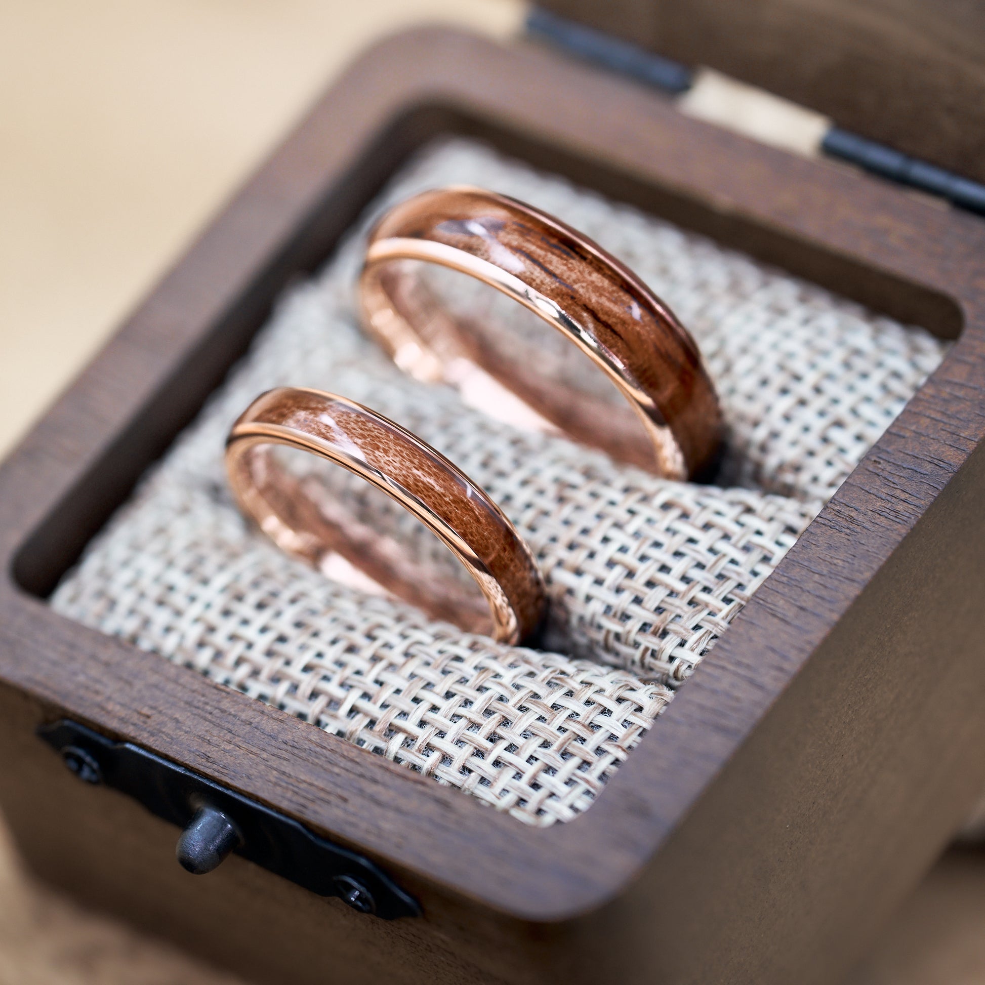 Holzringe Eheringe in Roségold Elano von Fablano