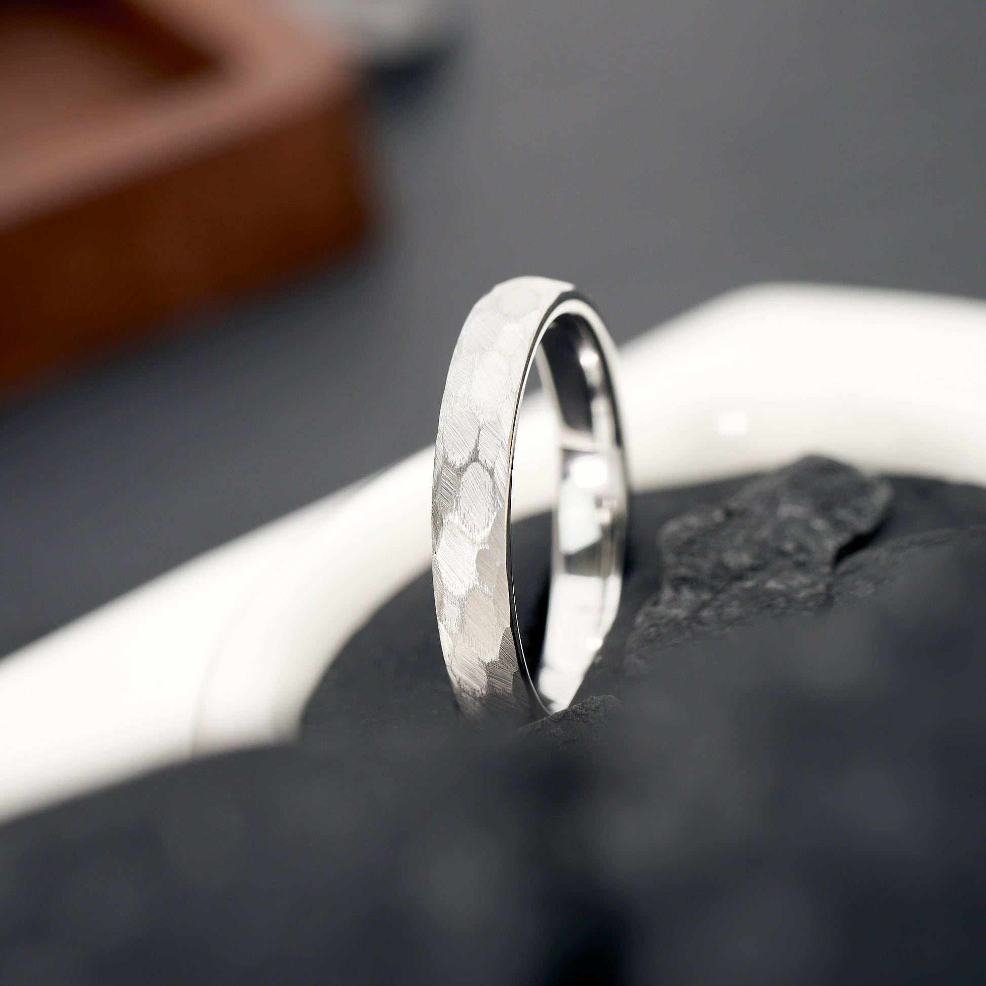 Luna Damenring 3,5mm gehämmert aus Wolfram von Fablano