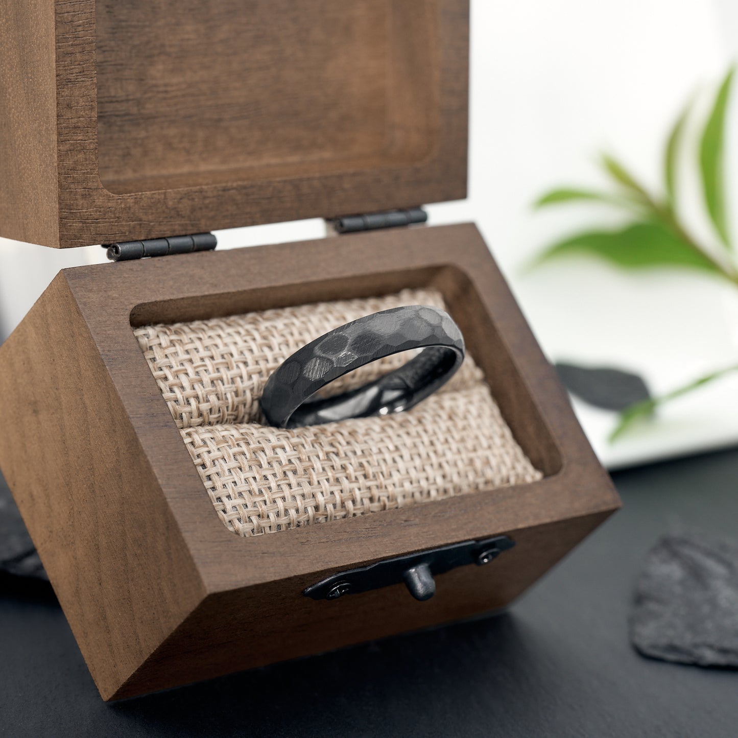 Luna Ring Unisex 5mm gehämmert aus Wolfram von Fablano