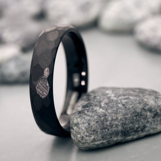 Luna Ring Unisex 5mm gehämmert aus Wolfram von Fablano