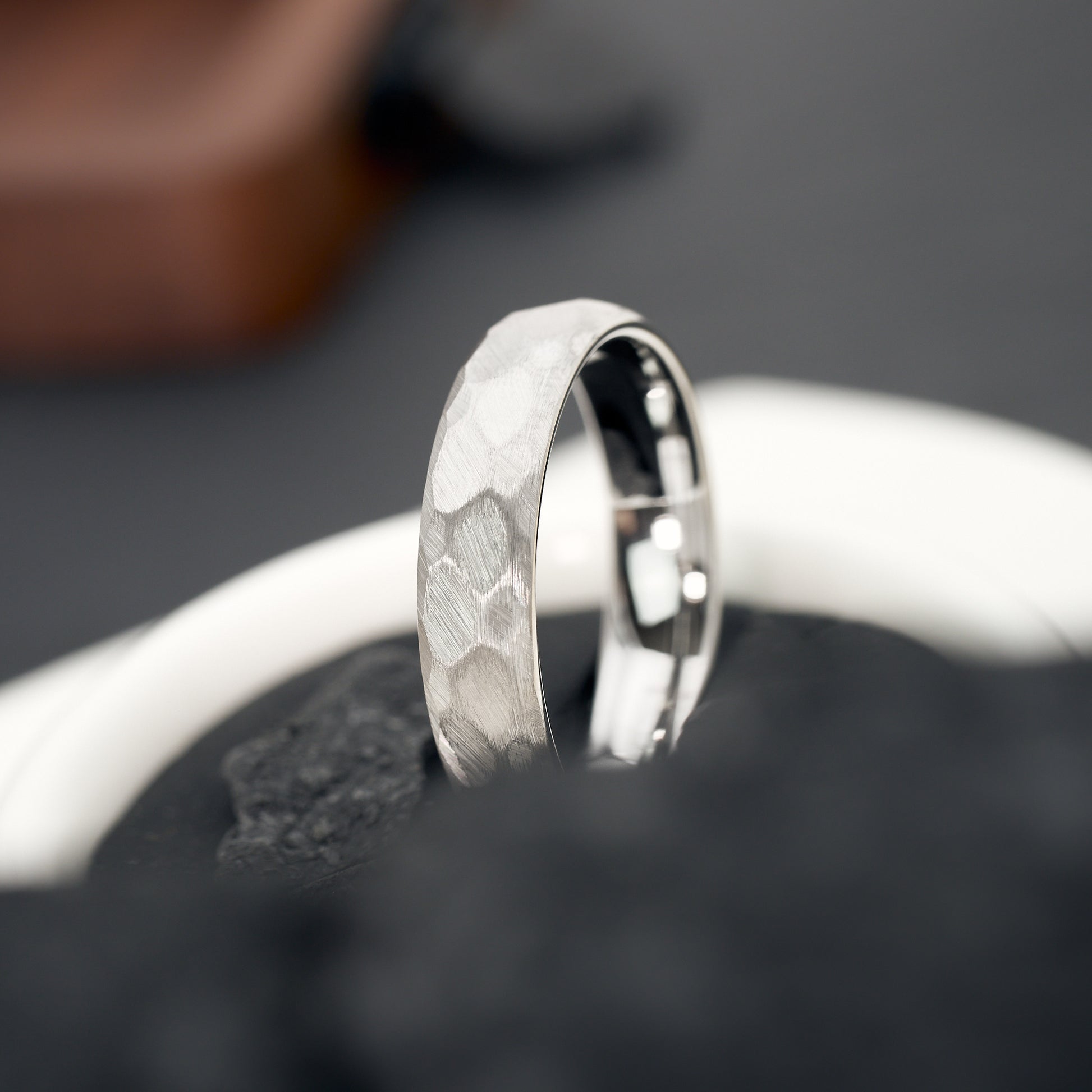 Luna Ring 5mm gehämmert aus Wolfram von Fablano