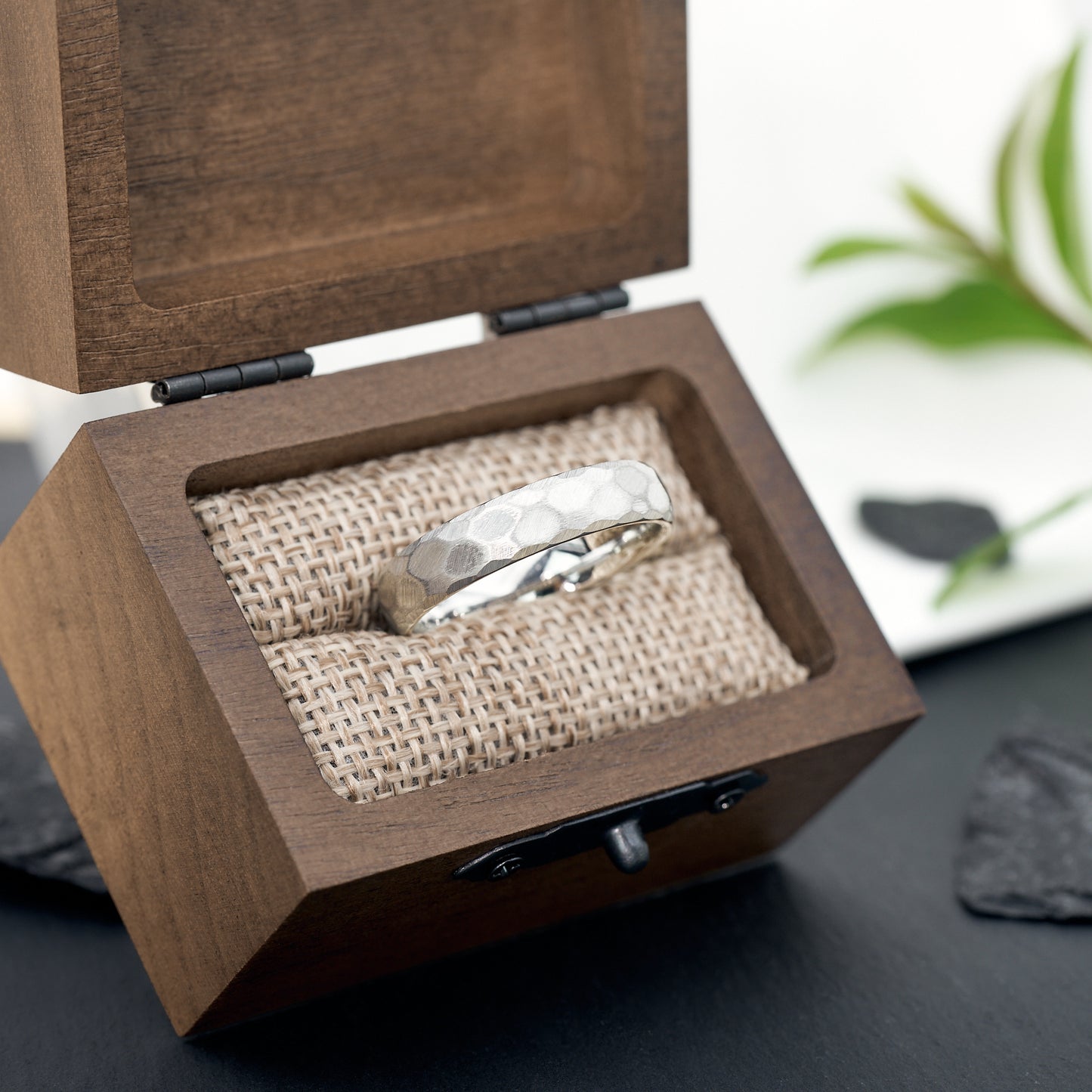 Luna Ring 5mm gehämmert aus Wolfram von Fablano