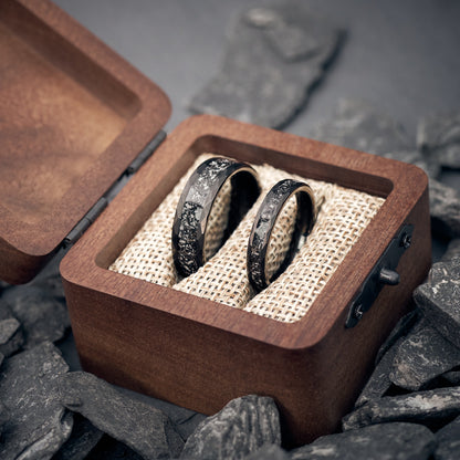 Meteora Trauringe in Schwarz – 4 mm & 7 mm breite Ringe aus Meteorit von Fablano