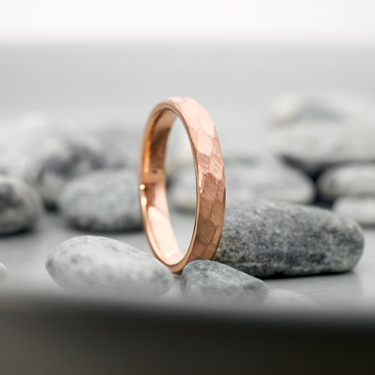 Partnerringe Rosegold Luna gehämmert aus Wolfram in 3,5mm und 5mm von Fablano