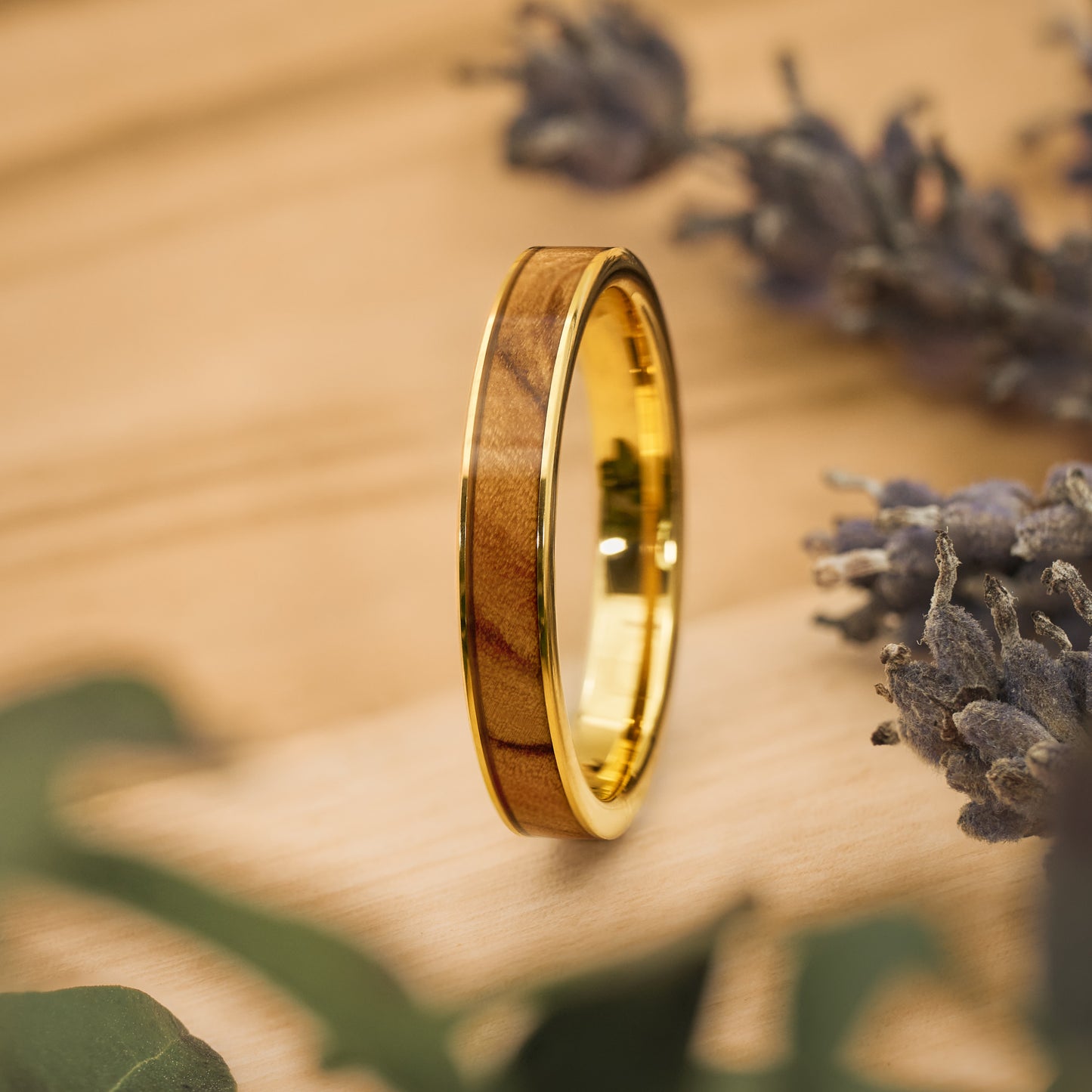 Ring Holz in Gold Olea von Fablano