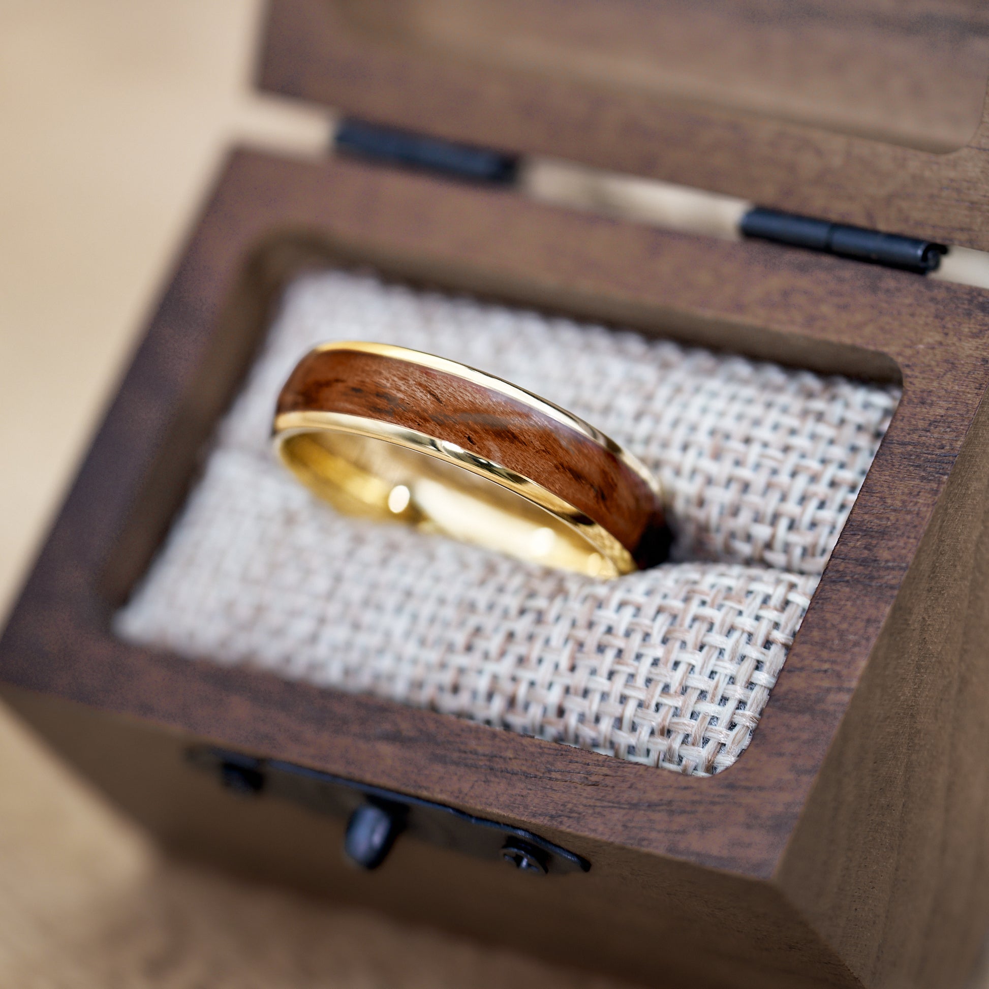 Ring mit Holz in Gold für Herren Elano von Fablano