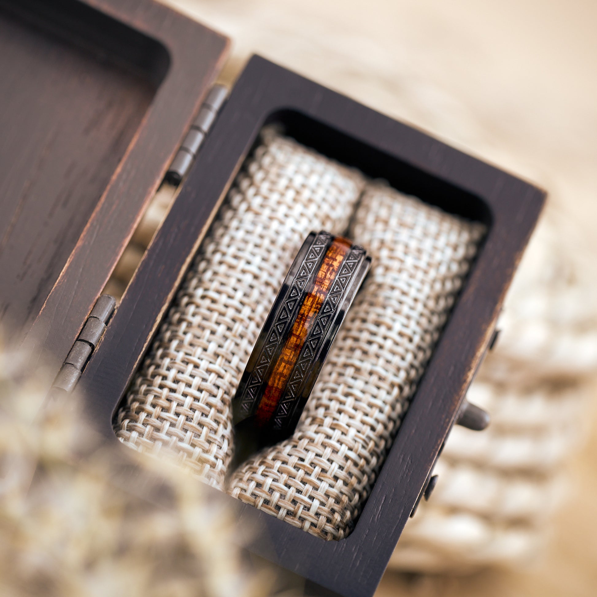 Ring mit Holz für Herren in Schwarz von Fablano