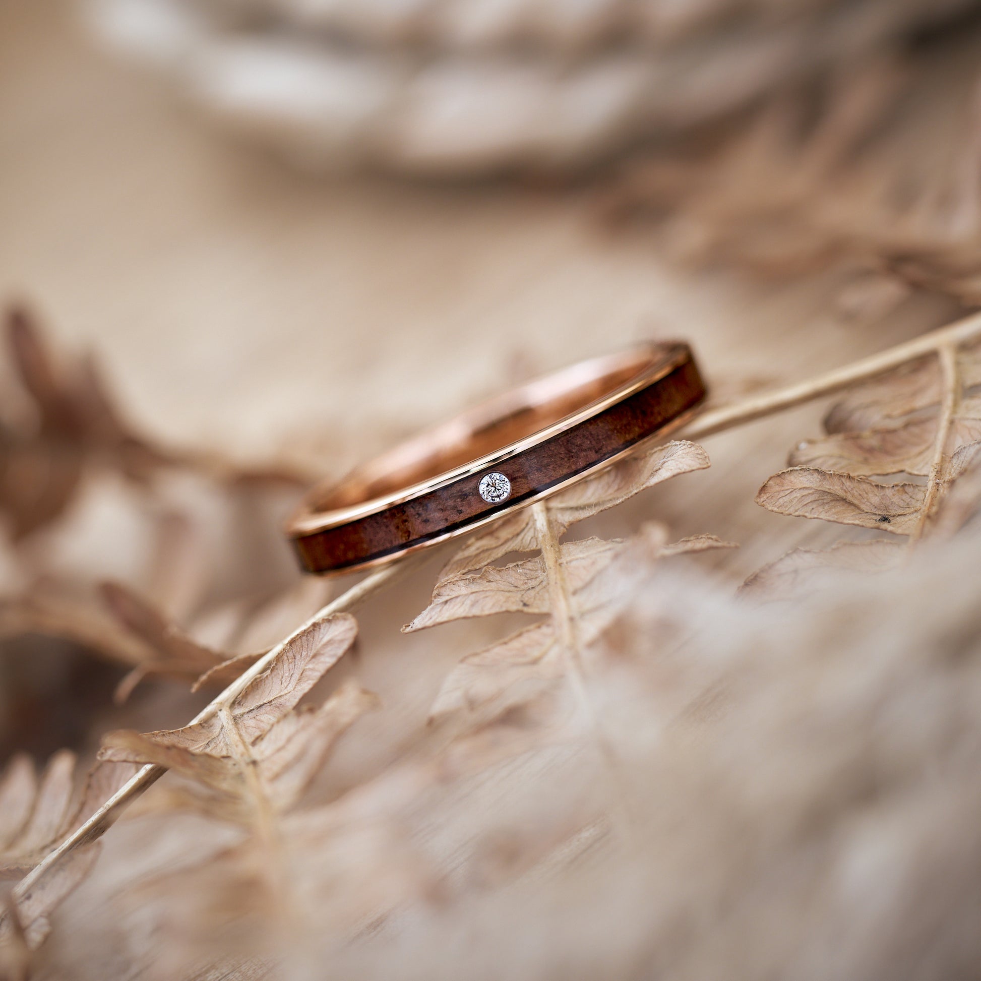 Ring mit Stein in Roségold Elyor von Fablano