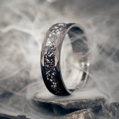 Schwarzer Ring Männer aus Meteorit – 7 mm breites Modell „Meteora“ von Fablano, perfektes Geschenk für Männer