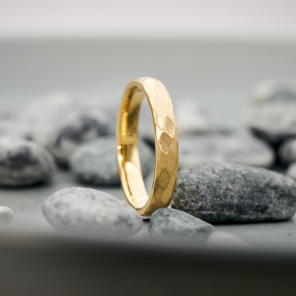 Trauringe Gold Luna gehämmert aus Wolfram in 3,5mm und 5mm von Fablano