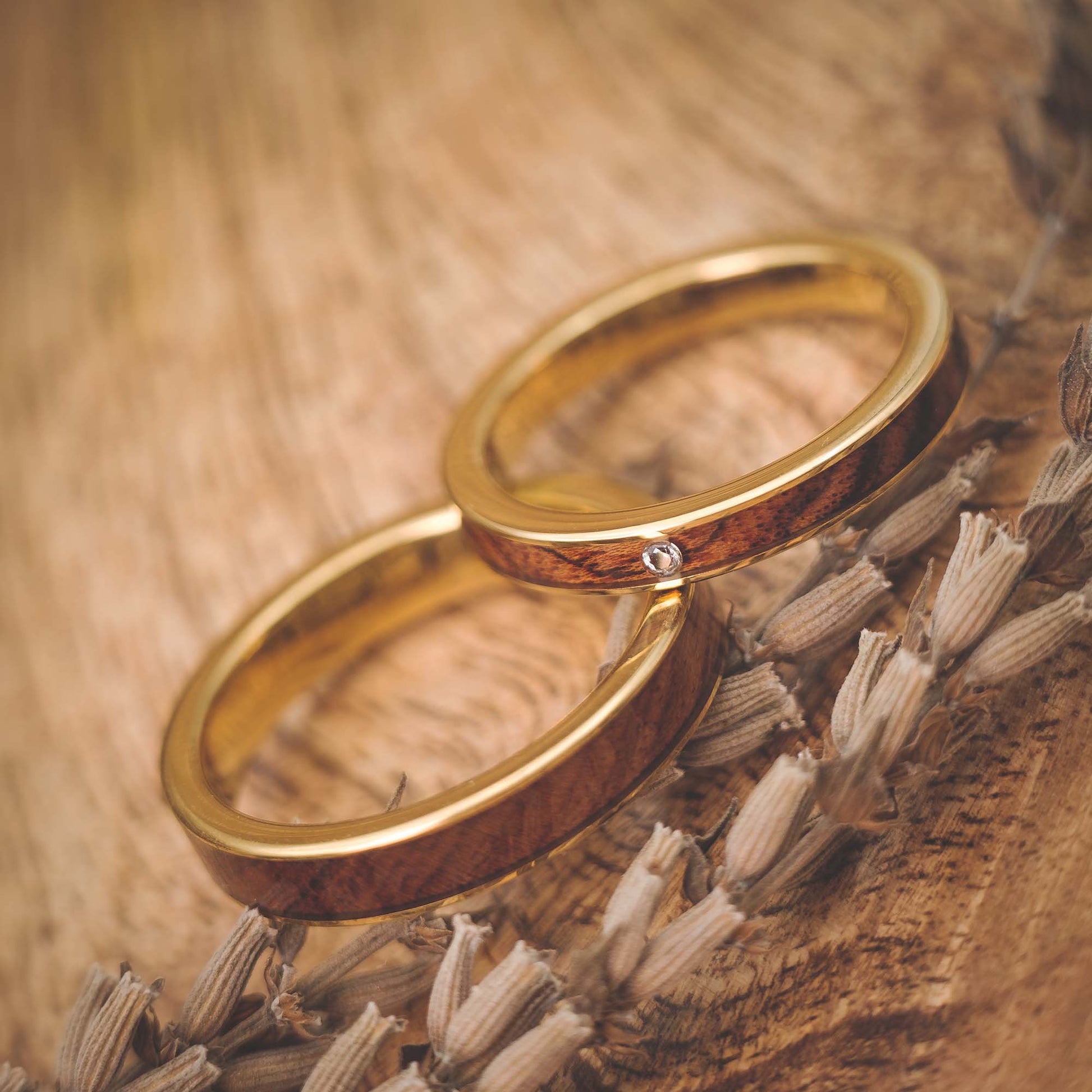 Trauringe Holz in Gold Auren von Fablano