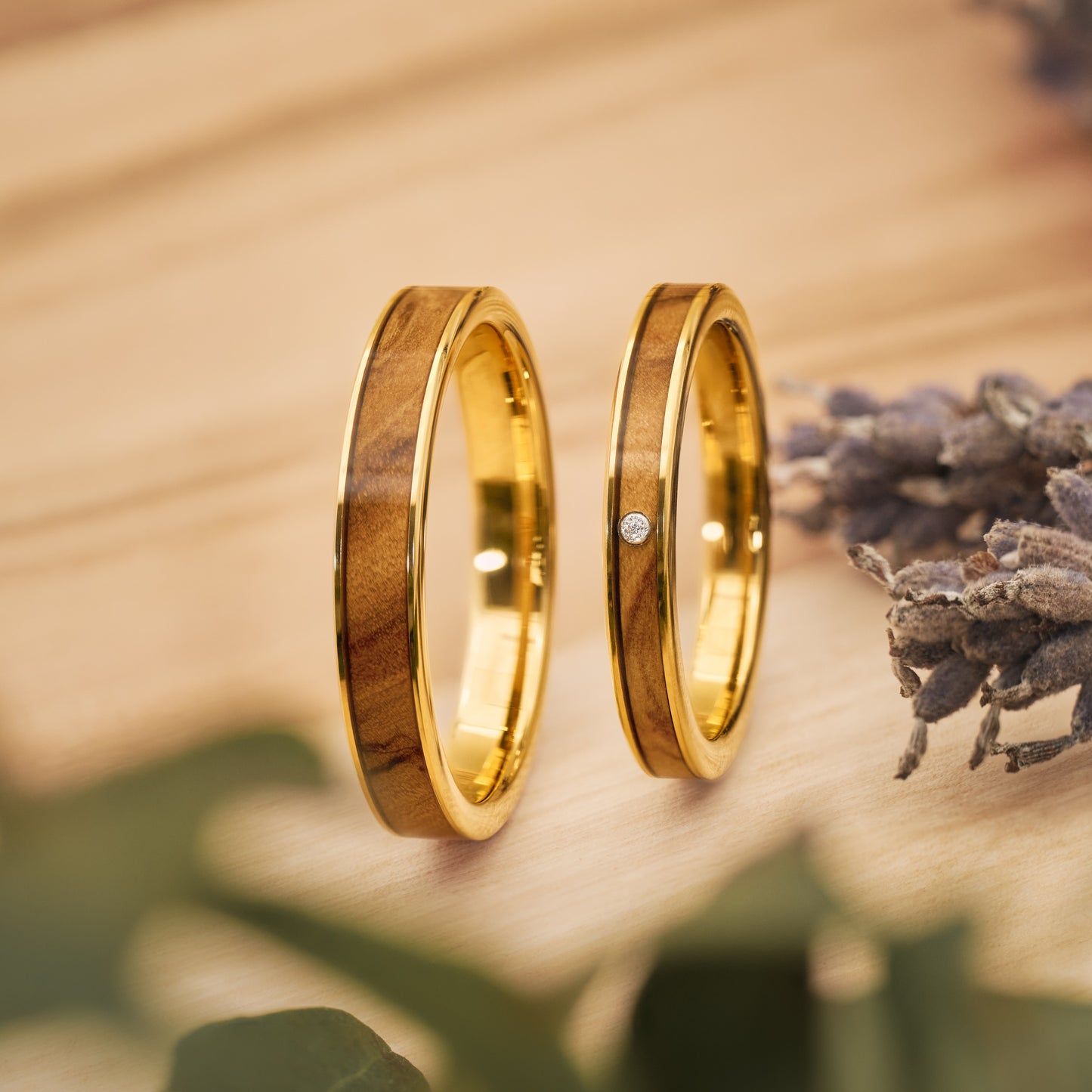 Trauringe Holz Gold mit Stein Olea von Fablano