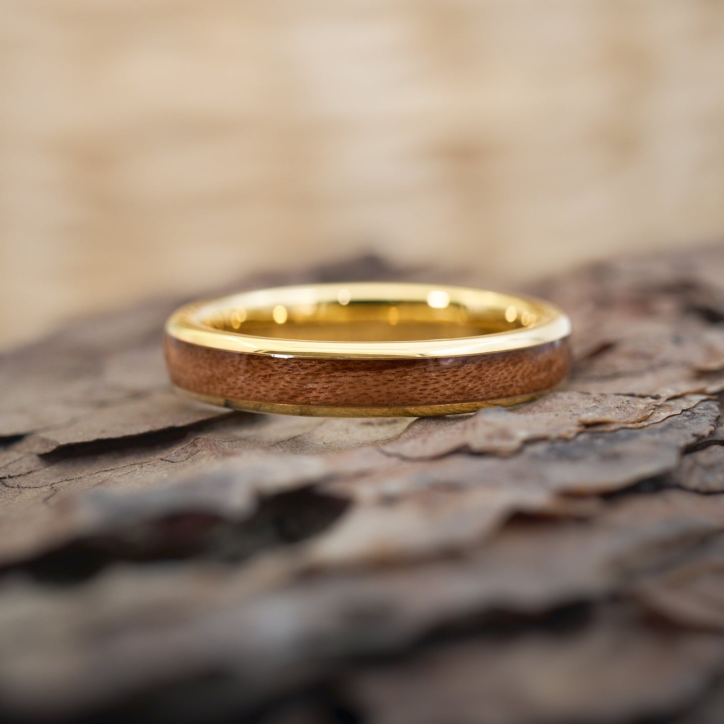 Verlobungsring aus Holz in Gold Elano von Fablano