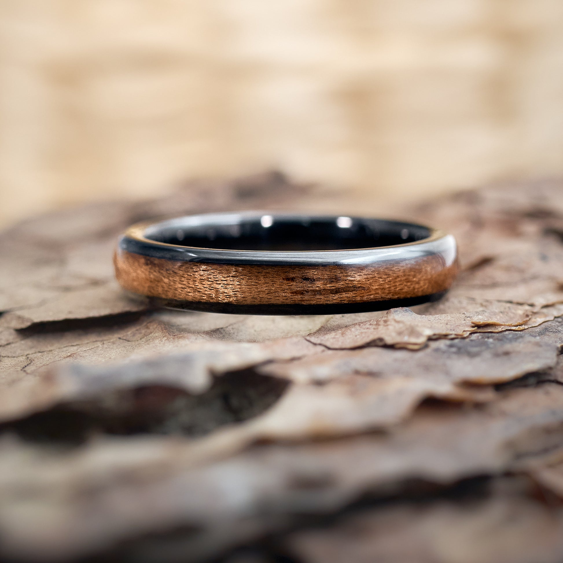 Verlobungsring aus Holz in Schwarz Elano von Fablano