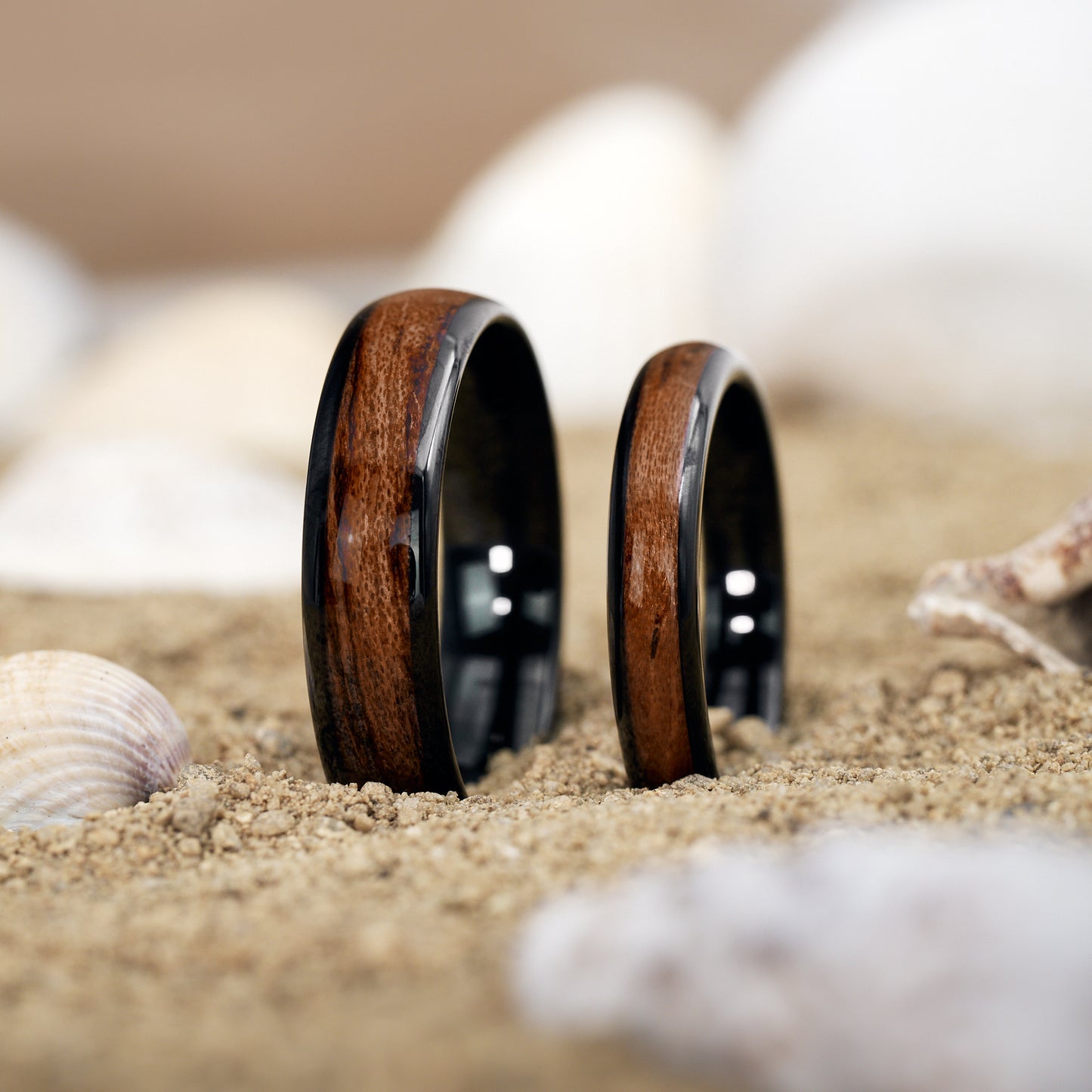 Verlobungsringe aus Holz in Schwarz Elano von Fablano