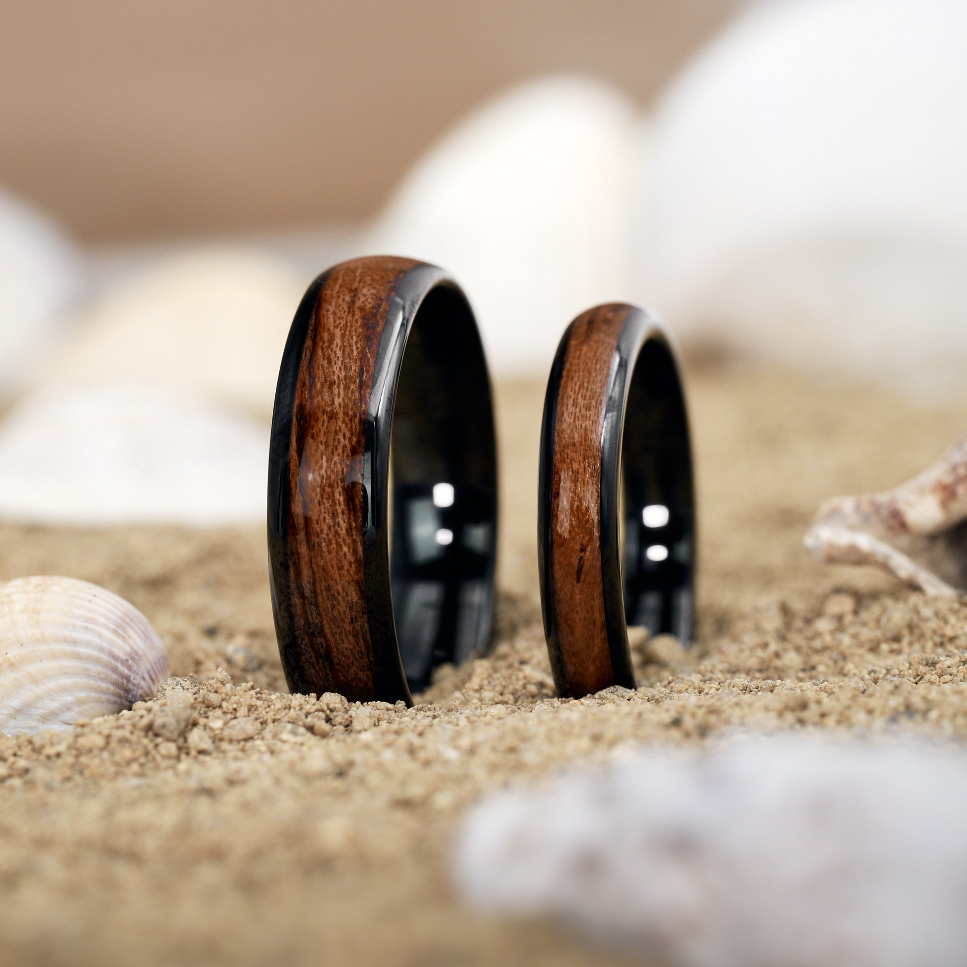 Verlobungsringe aus Holz in Schwarz Elano von Fablano