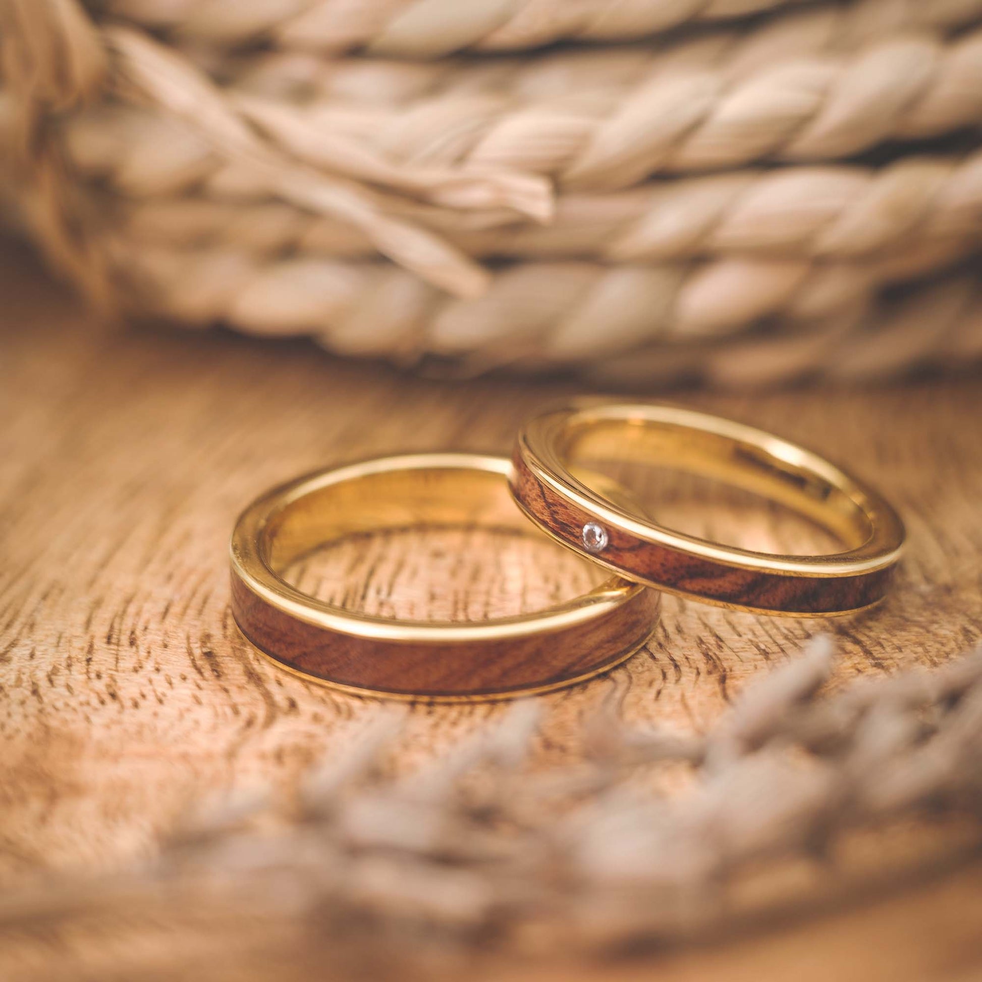 Verlobungsringe Holz in Gold Auren von Fablano