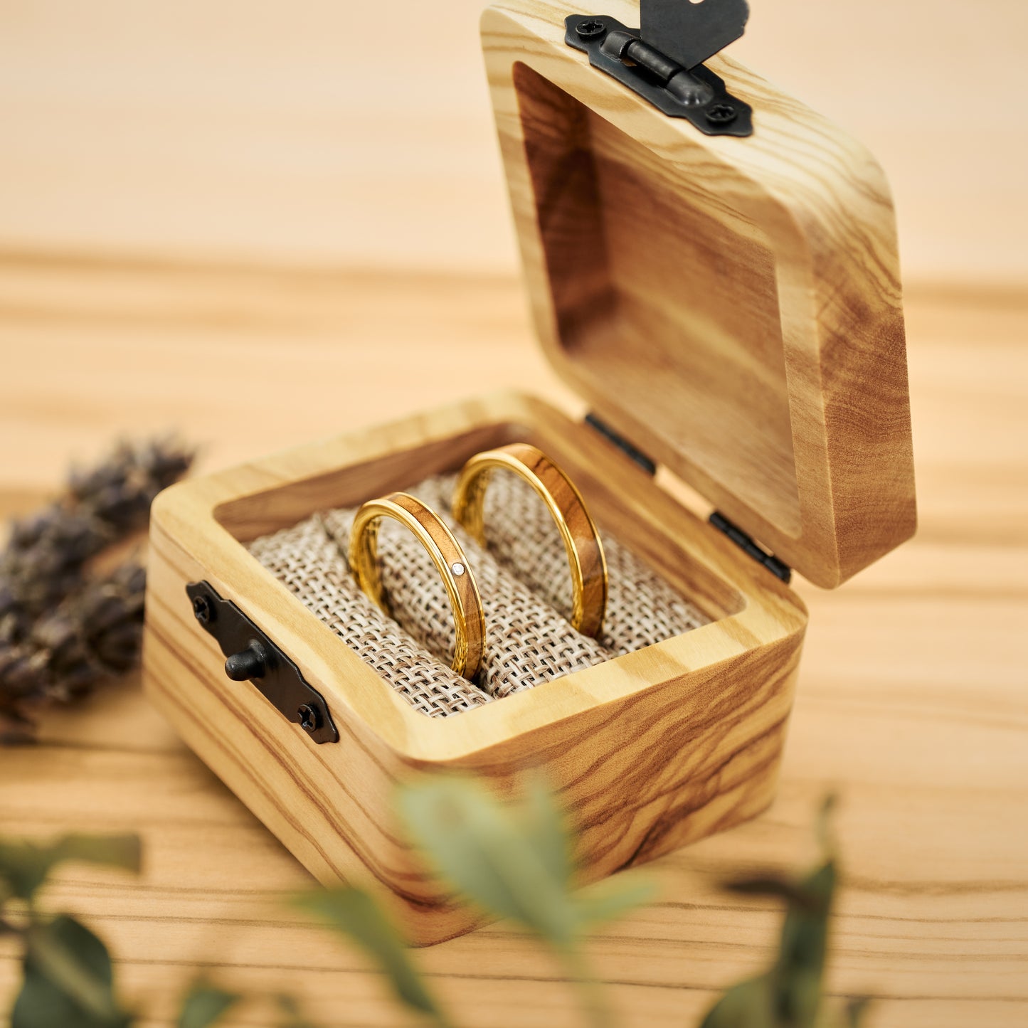 Verlobungsringe Olivenholz Gold mit Stein Olea von Fablano