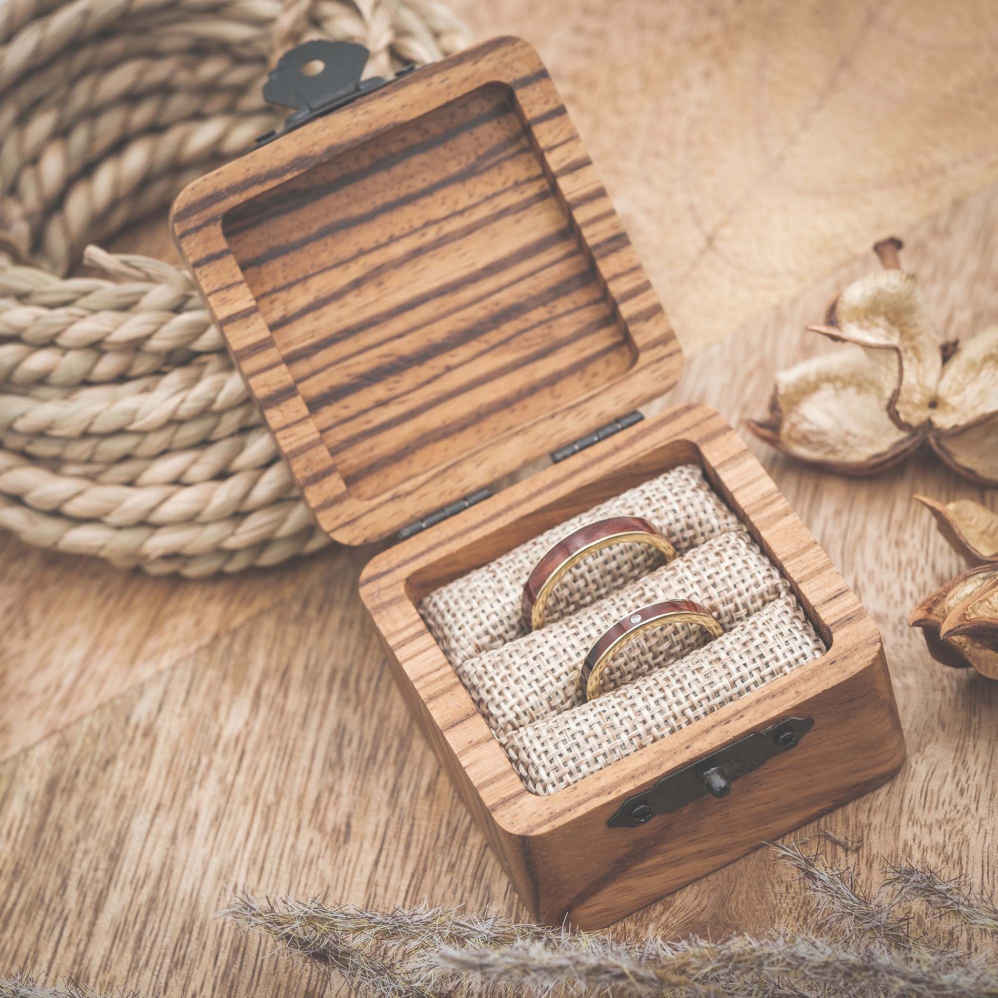 Partnerringe Holz in Gold Auren von Fablano